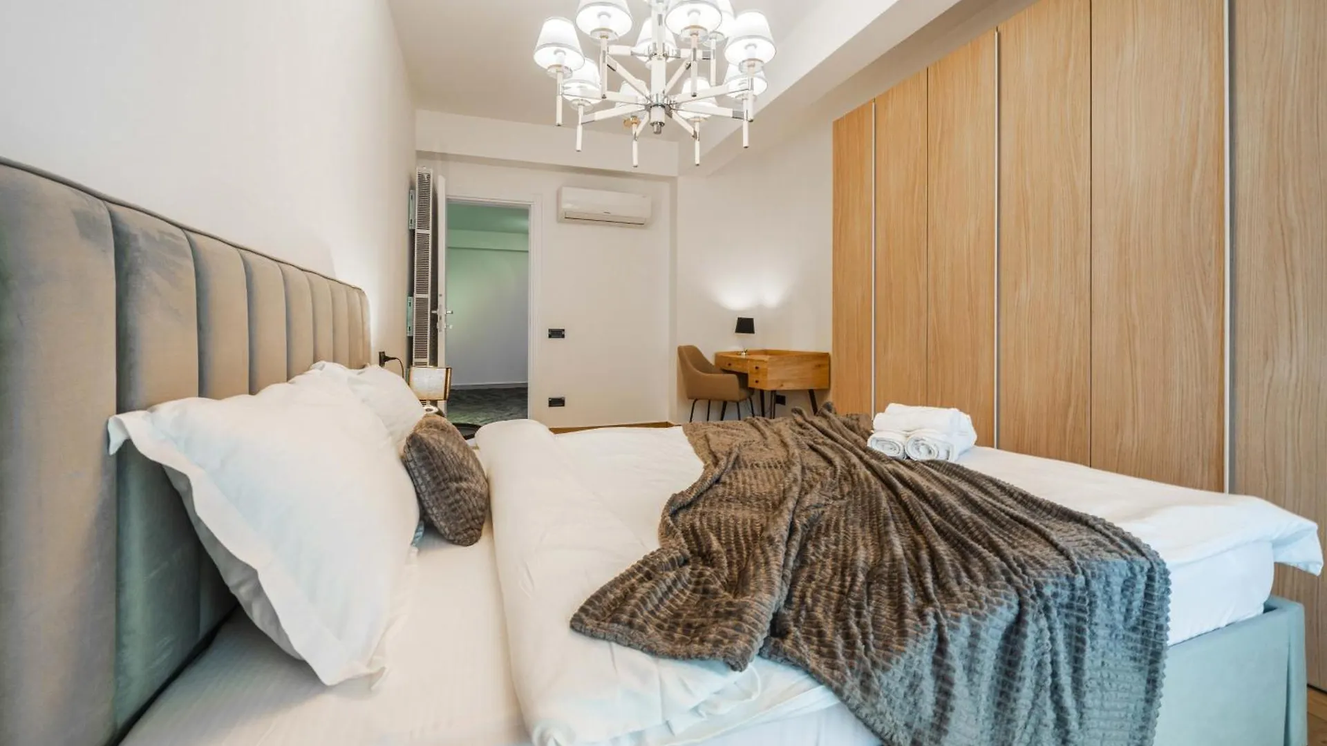 High-End Apartments & Penthouse With Terrace بوخارست 0*,  رومانيا