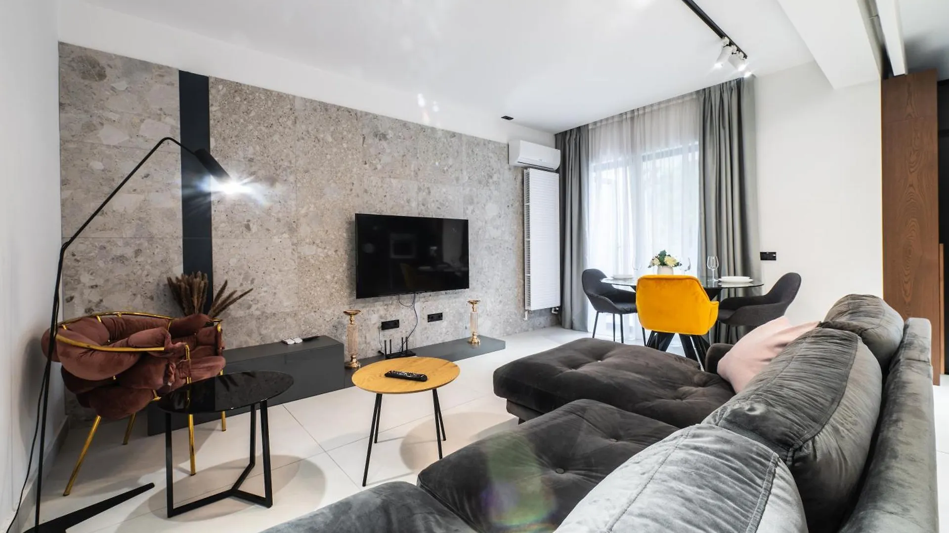 High-End Apartments & Penthouse With Terrace ブカレスト ルーマニア