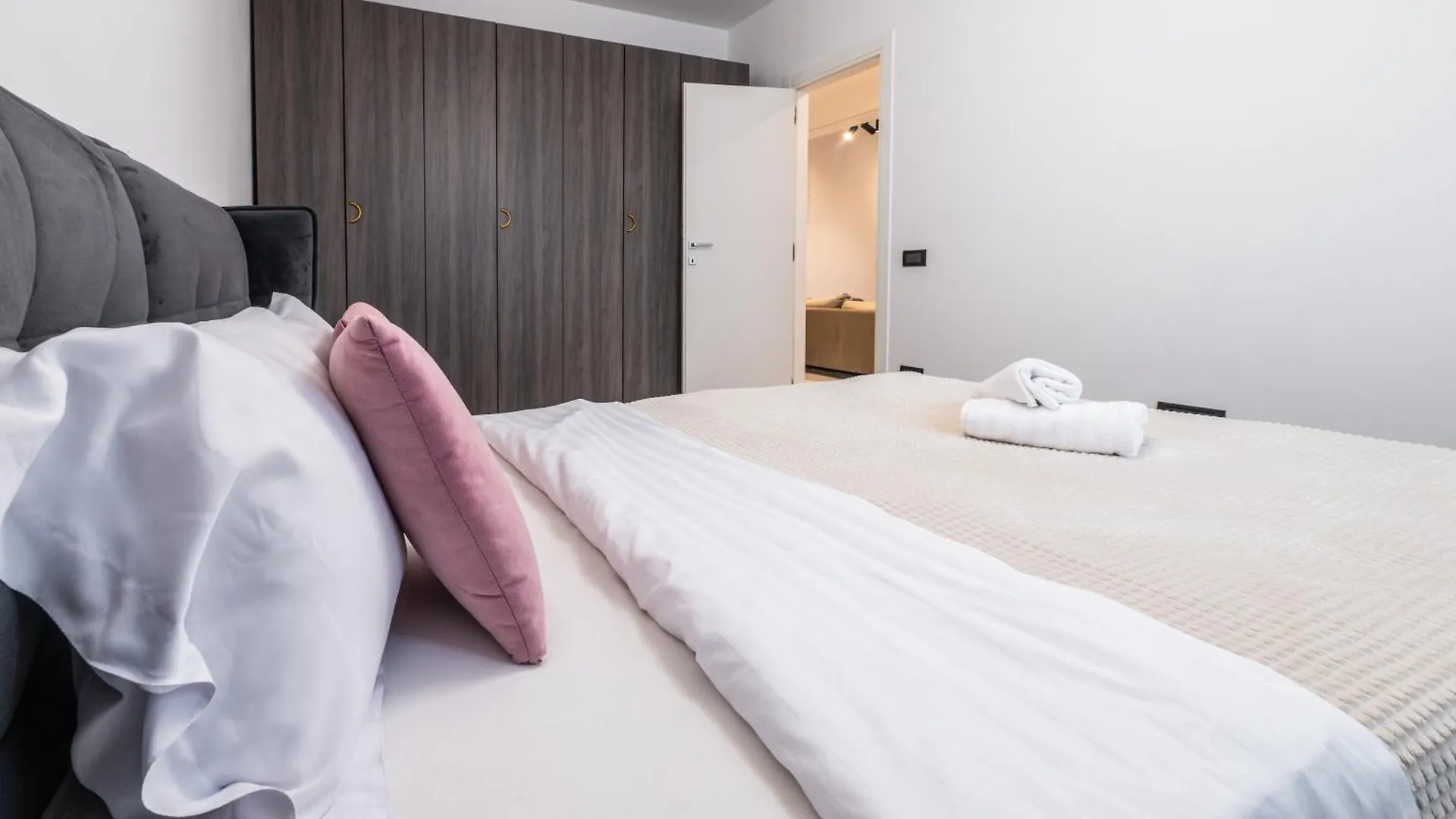 High-End Apartments & Penthouse With Terrace Bucureşti